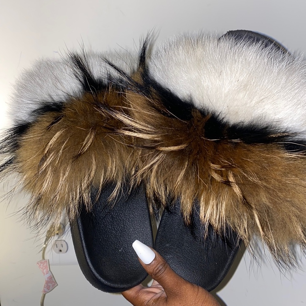 Fur slippers
